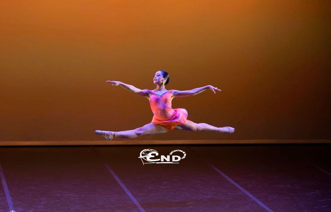 Bailarina en escenario